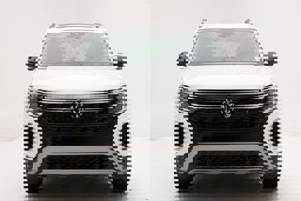 Used 2025 Volkswagen Atlas Peak Edition SE image 5