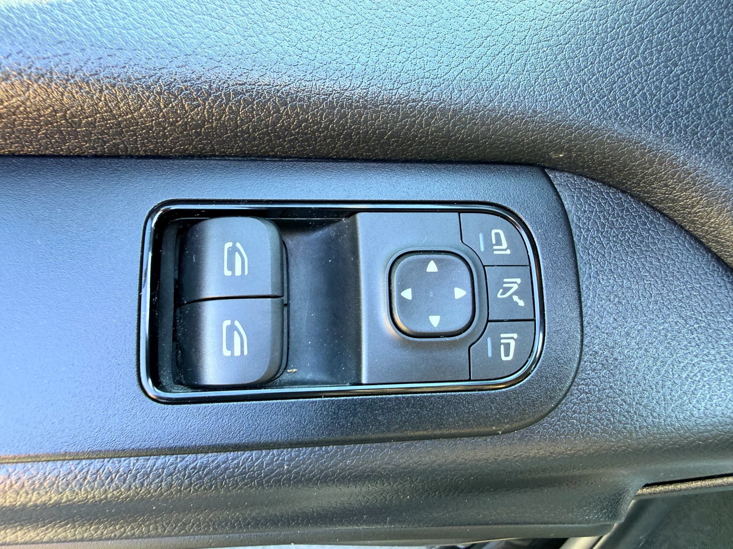Used 2023 Mercedes-Benz Sprinter 2500 image 35