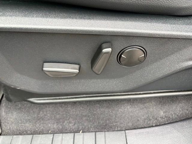 Used 2025 Ford F150 Lariat w/ Equipment Group 501A Mid image 21