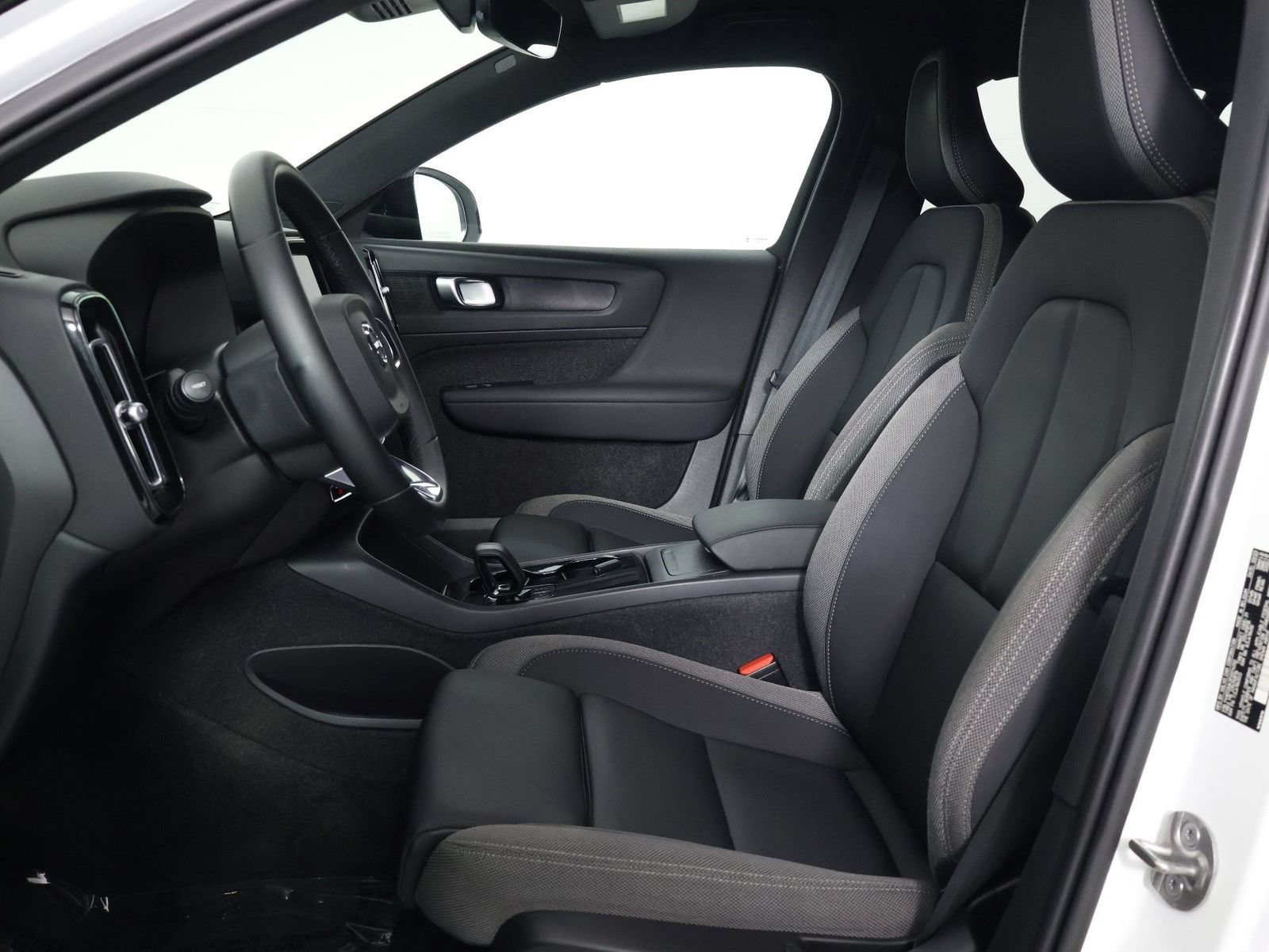 Used 2023 Volvo XC40 Recharge Core AWD/4WD image 29