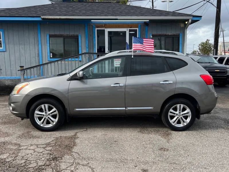 Used 2013 Nissan Rogue SV w/ Premium Pkg image 9