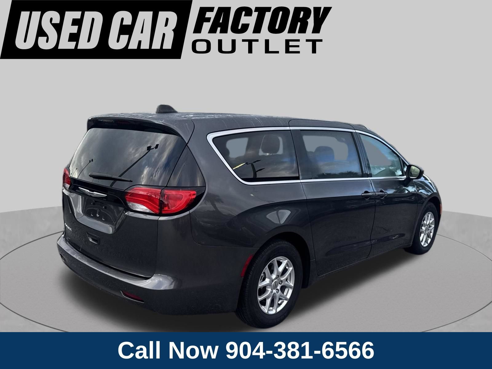 Used 2022 Chrysler Voyager LX FWD image 2