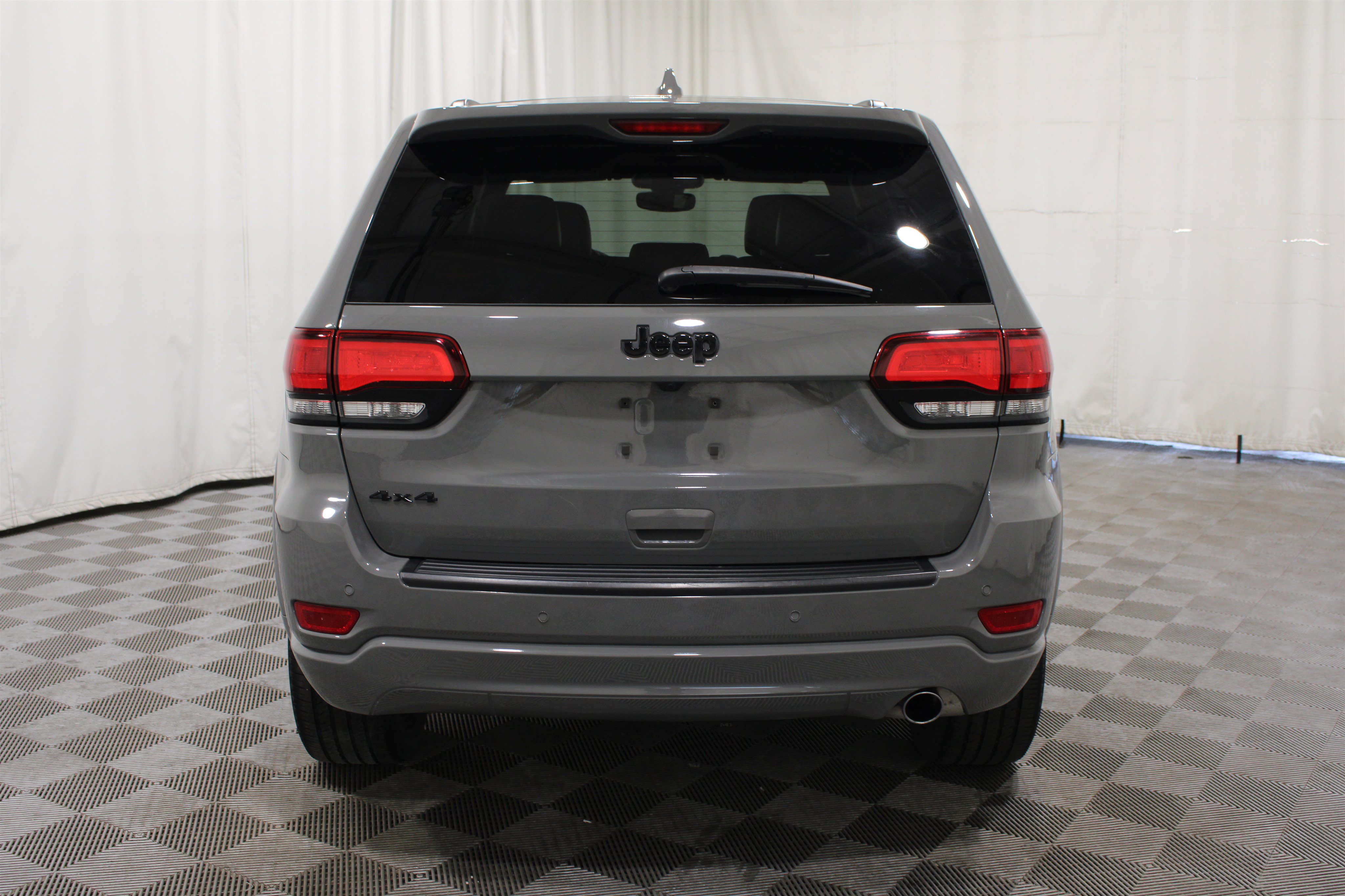 Used 2022 Jeep Grand Cherokee Laredo X AWD/4WD image 32