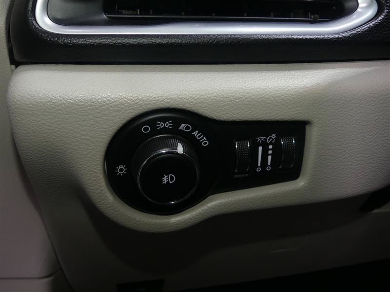 Used 2018 Chrysler Pacifica Touring-L Plus w/ Advanced Safetytec Group FWD image 27