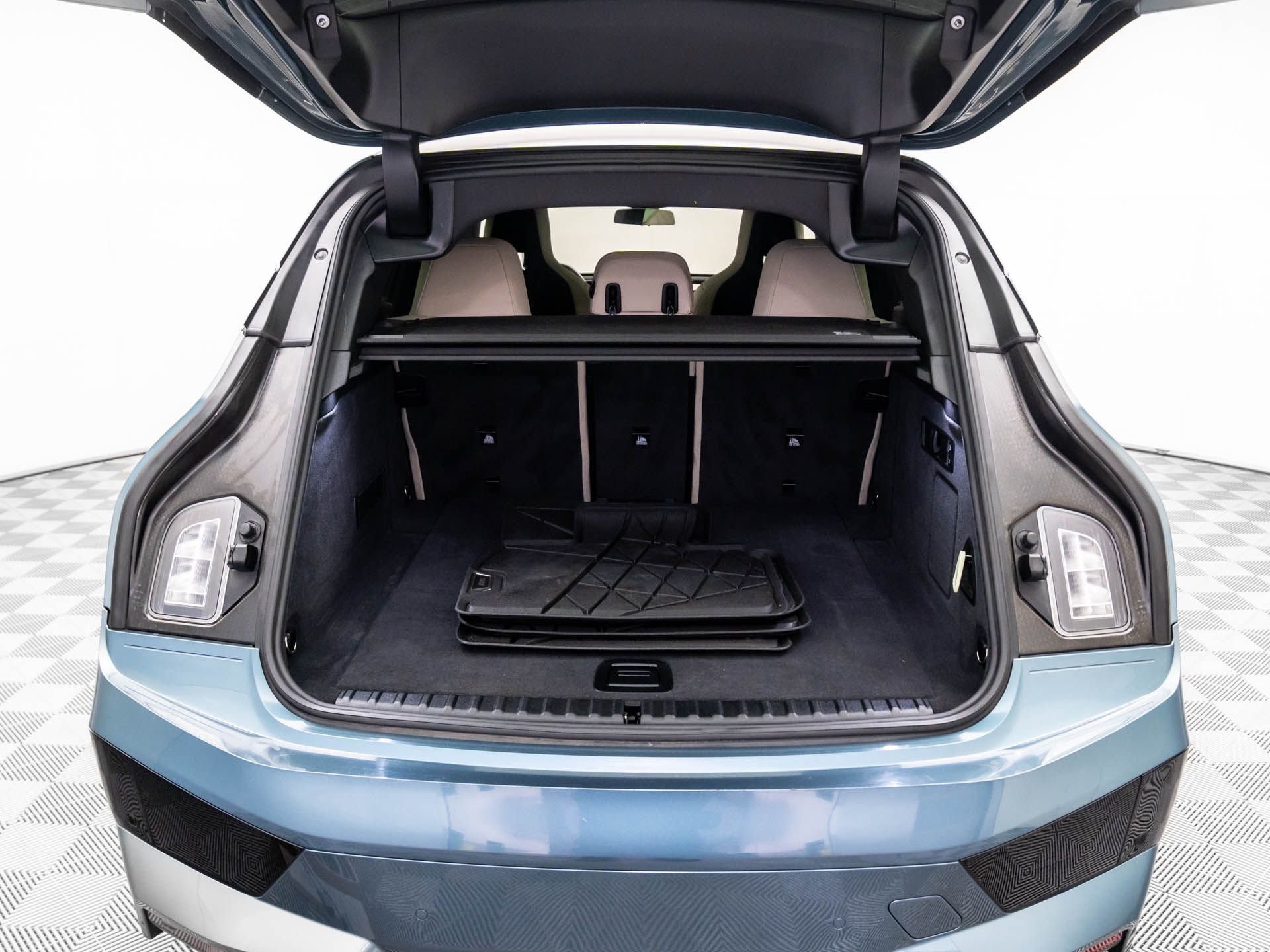 Used 2024 BMW iX xDrive50 w/ Premium Package image 32