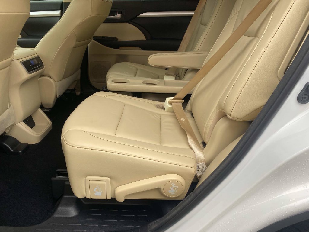 Used 2018 Toyota Highlander XLE FWD image 15
