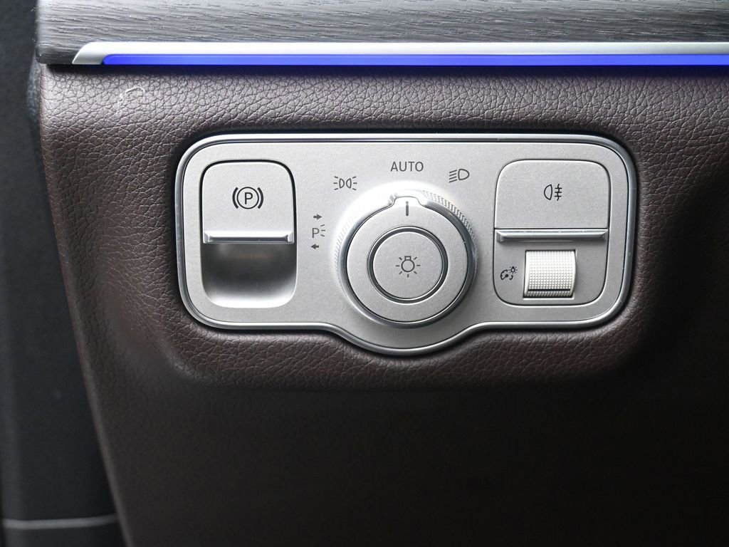 Used 2022 Mercedes-Benz GLS 450 4MATIC w/ Warmth & Comfort Package image 18