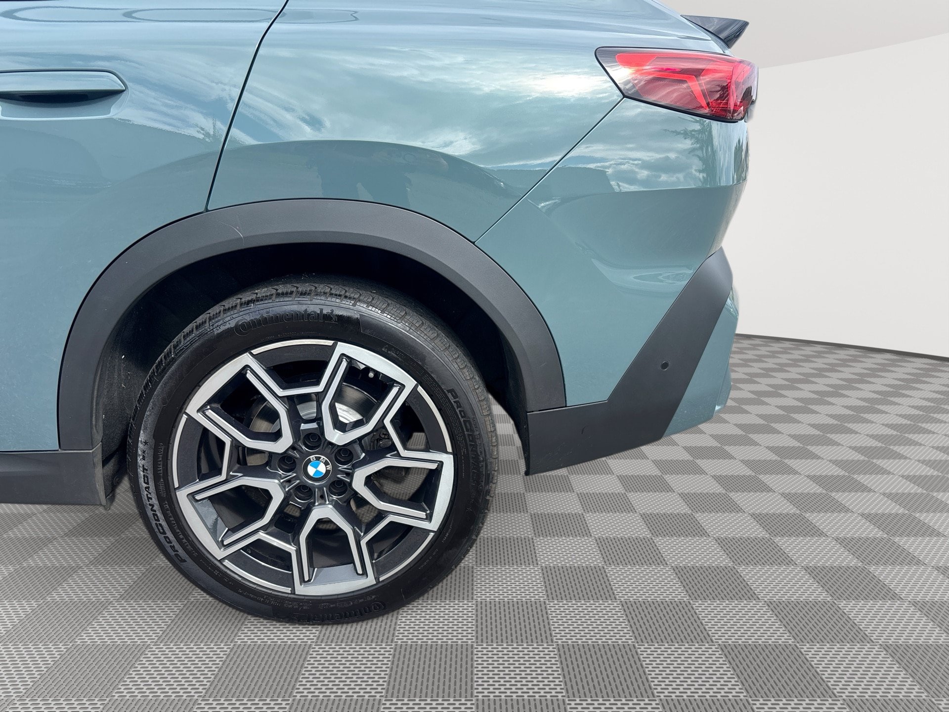 Used 2025 BMW X2 xDrive28i w/ Technology Package AWD/4WD image 29