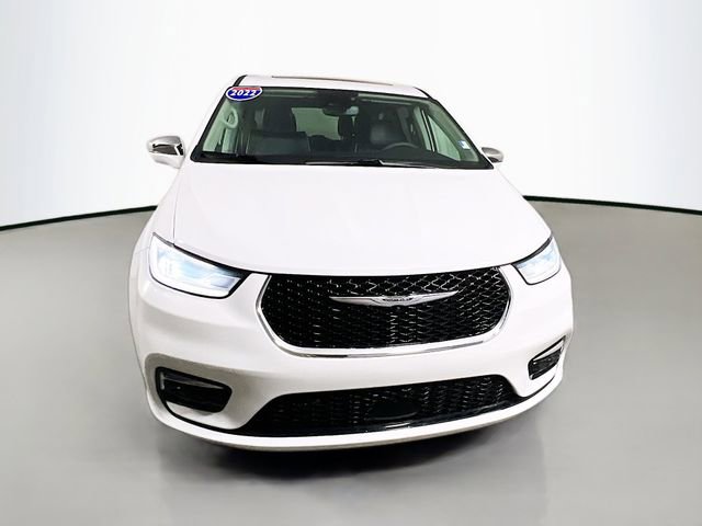 Used 2022 Chrysler Pacifica Limited image 3