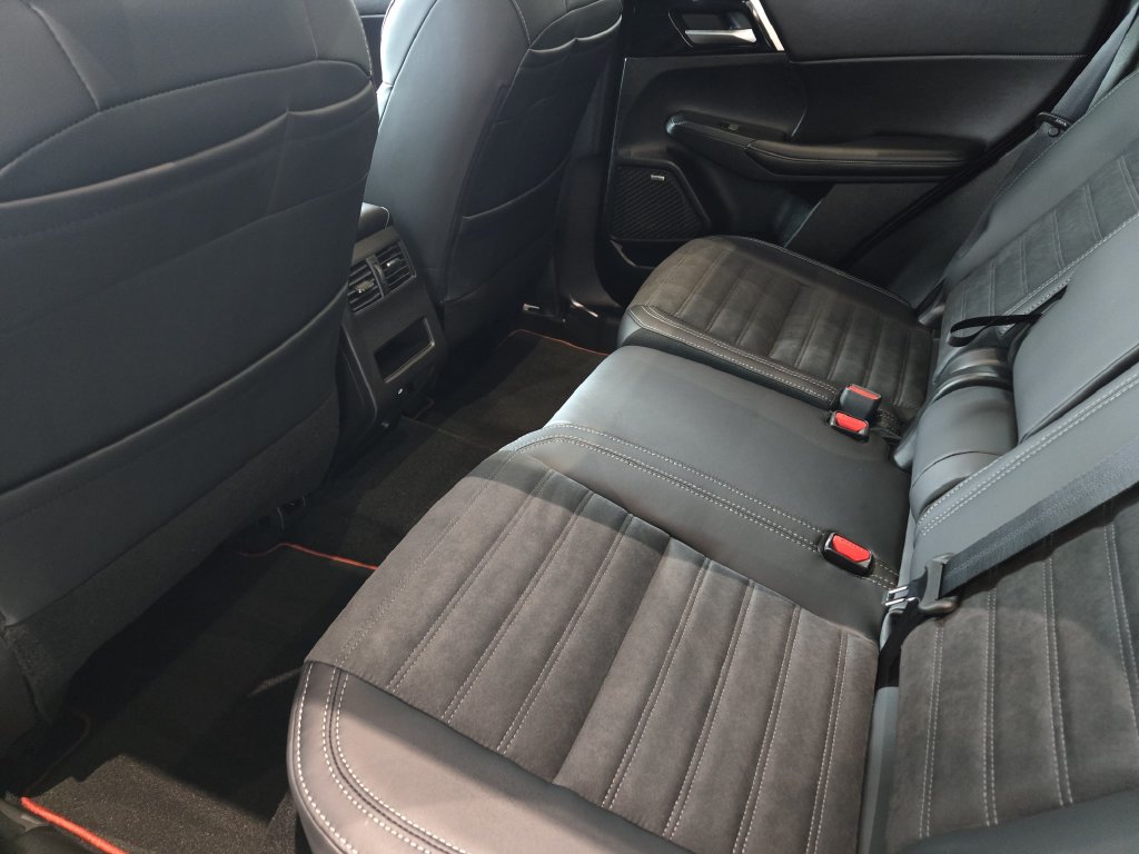 New 2026 Mitsubishi Outlander LE AWD/4WD image 21