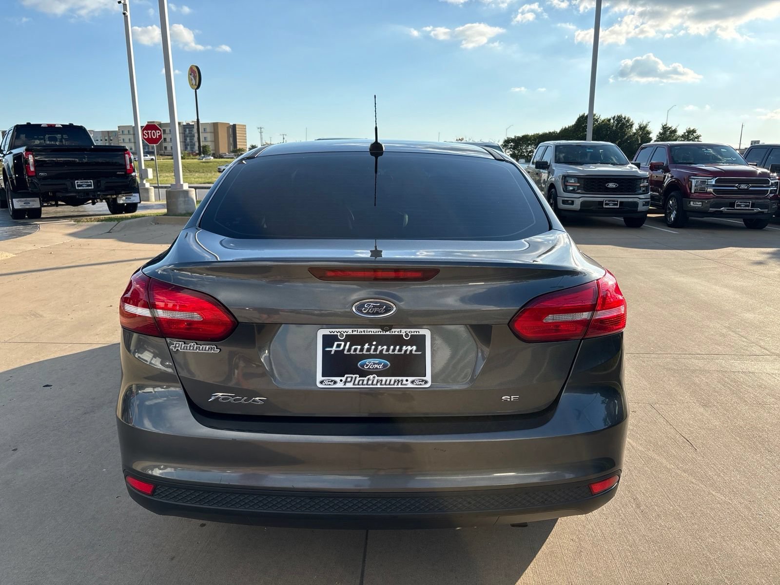 Used 2018 Ford Focus SE FWD image 4