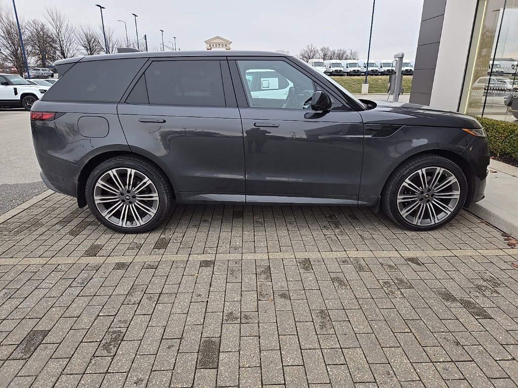 Used 2025 Land Rover Range Rover Sport Dynamic SE image 4