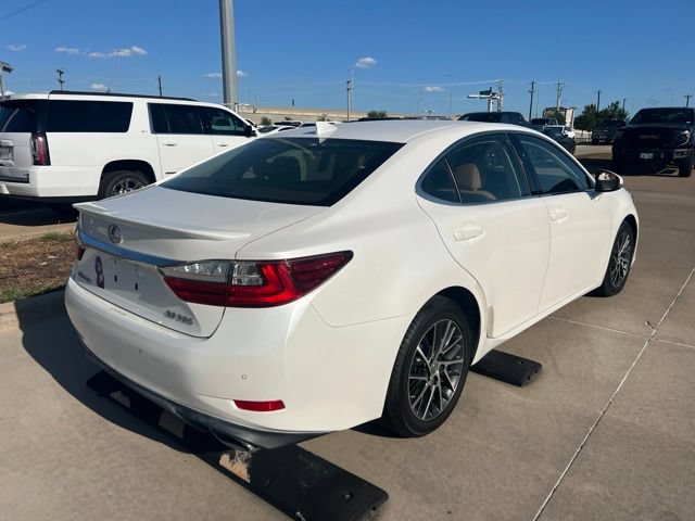 Used 2016 Lexus ES 350 w/ Luxury Package w/Wood Trim FWD image 4