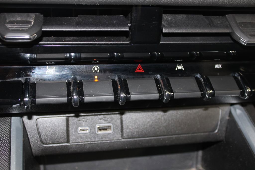 Used 2023 Chevrolet Colorado LT image 40