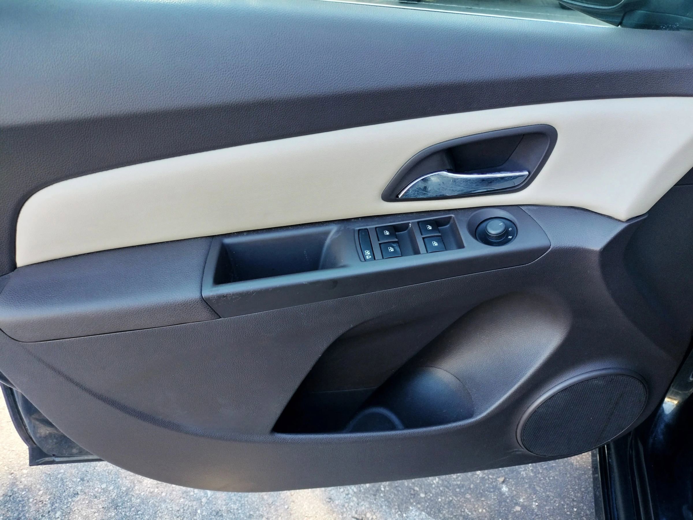 Used 2013 Chevrolet Cruze LT w/ RS Package image 16