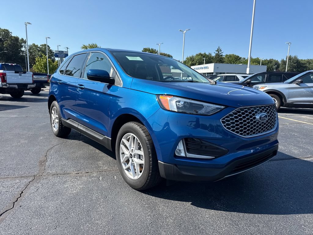 Used 2024 Ford Edge SEL w/ Convenience Package AWD/4WD image 4