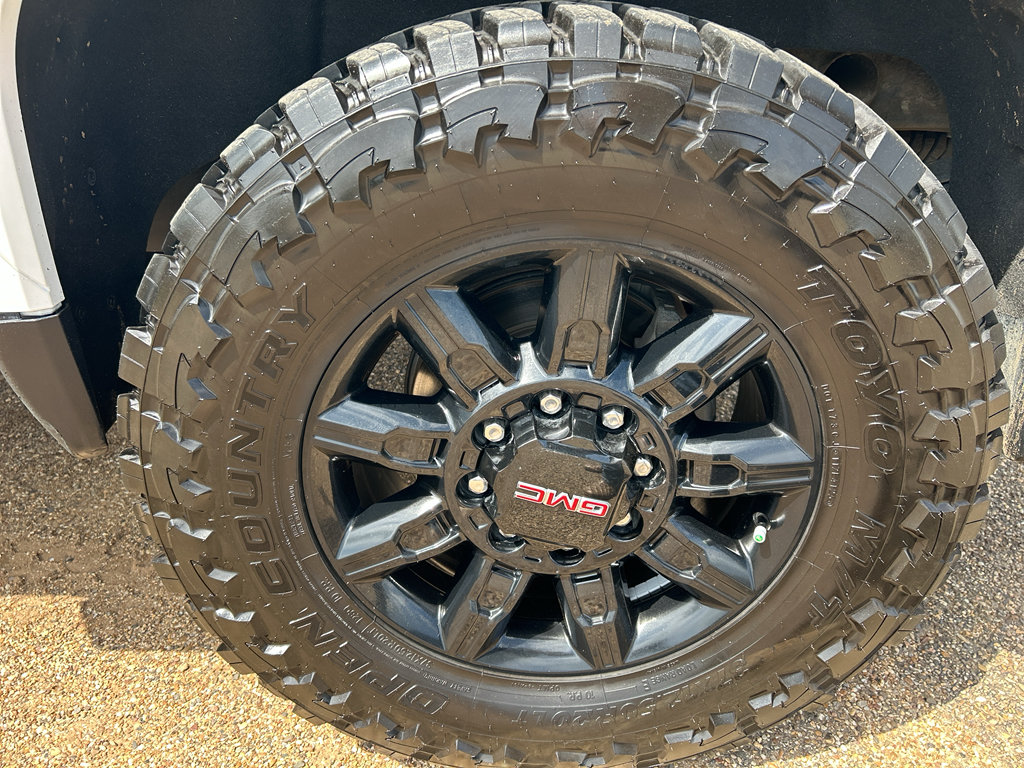 Used 2024 GMC Sierra 2500 AT4 w/ AT4 Premium Plus Package AWD/4WD image 9