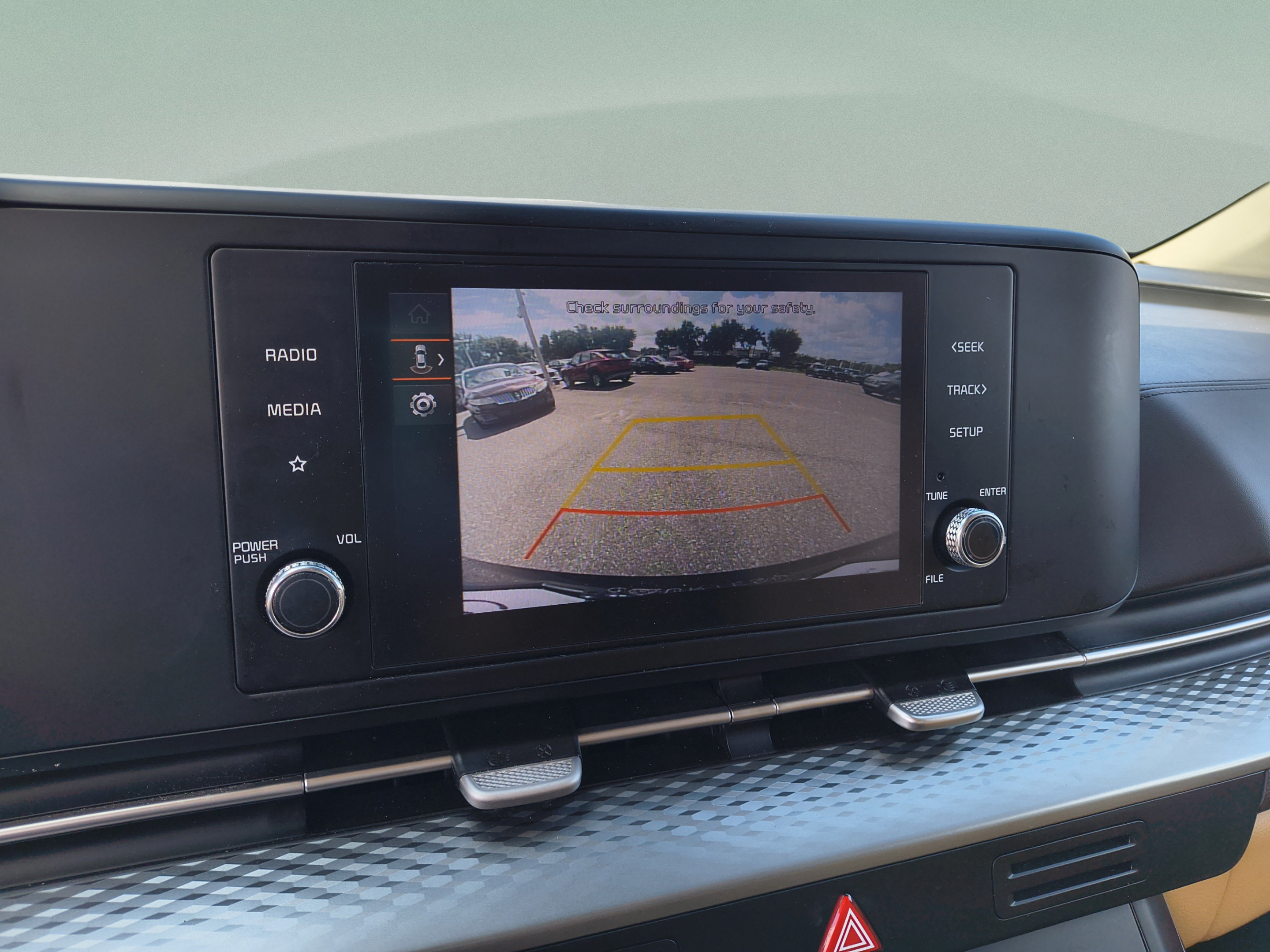 Used 2023 Kia Carnival LX FWD image 23