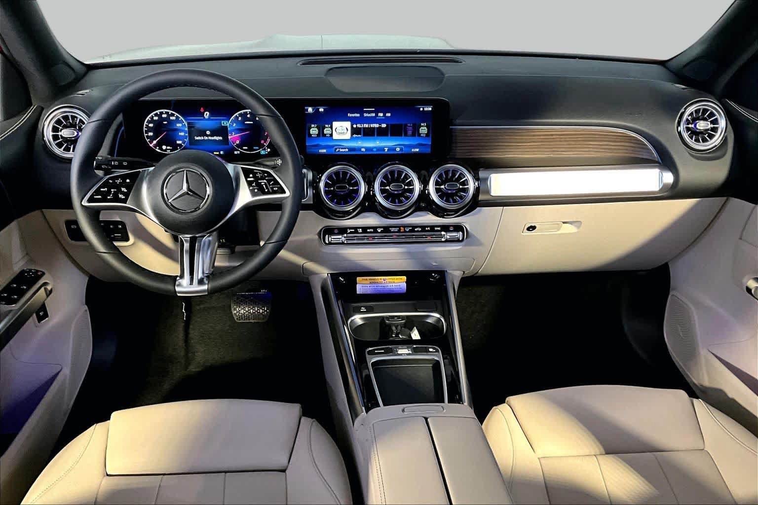 New 2026 Mercedes-Benz GLB 250 4MATIC image 7