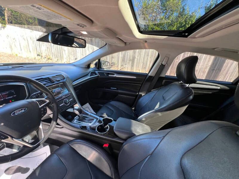 Used 2016 Ford Fusion Energi Titanium w/ Driver Assist Package image 12