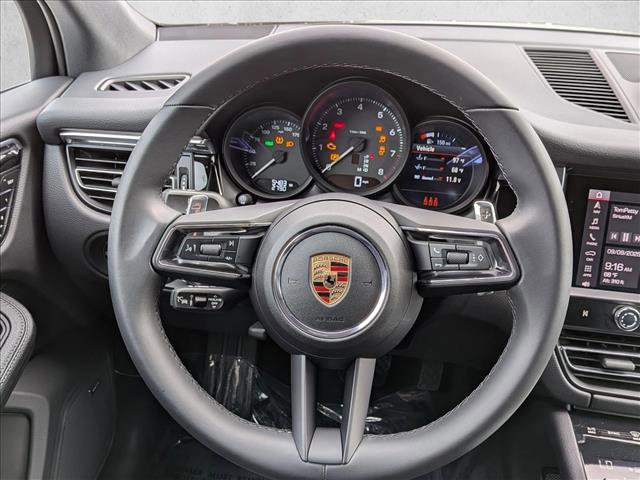 Certified 2025 Porsche Macan image 15