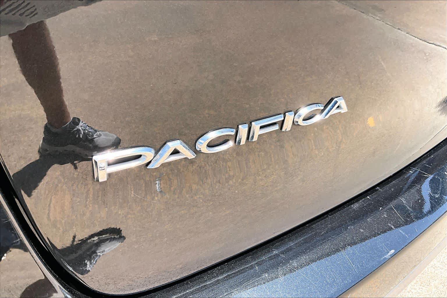 Used 2022 Chrysler Pacifica Touring-L FWD image 30