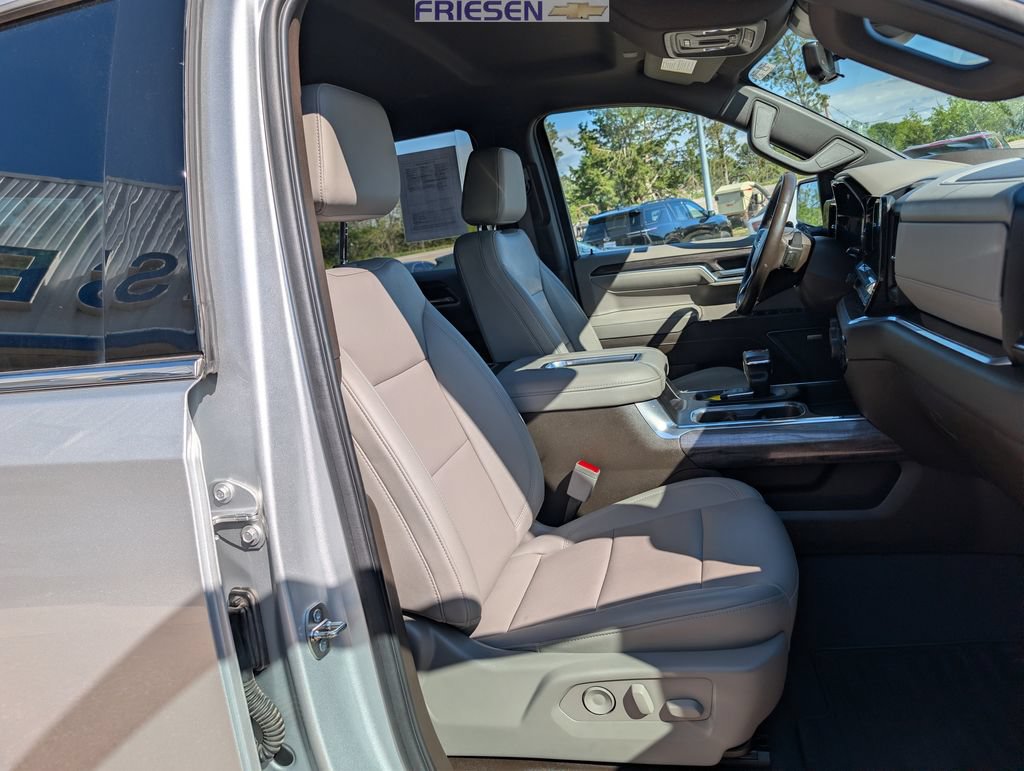 Used 2022 Chevrolet Silverado 1500 LTZ w/ Technology Package AWD/4WD image 26