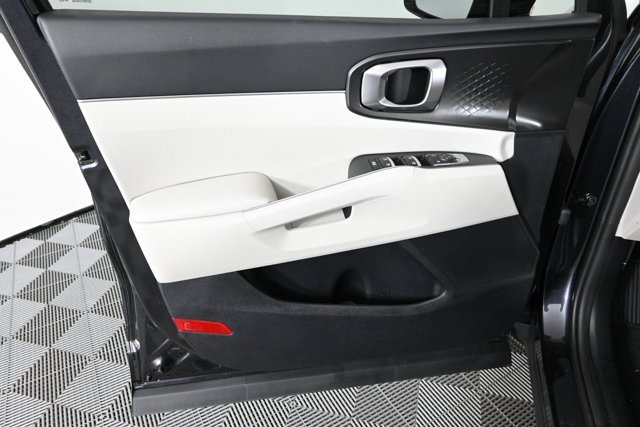 New 2025 Kia Sorento S image 17