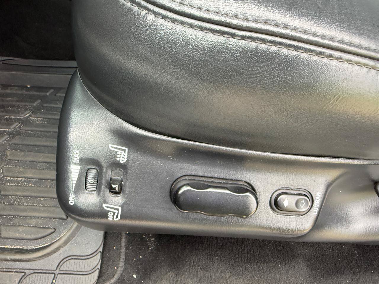 Used 2002 Lincoln Blackwood RWD image 12