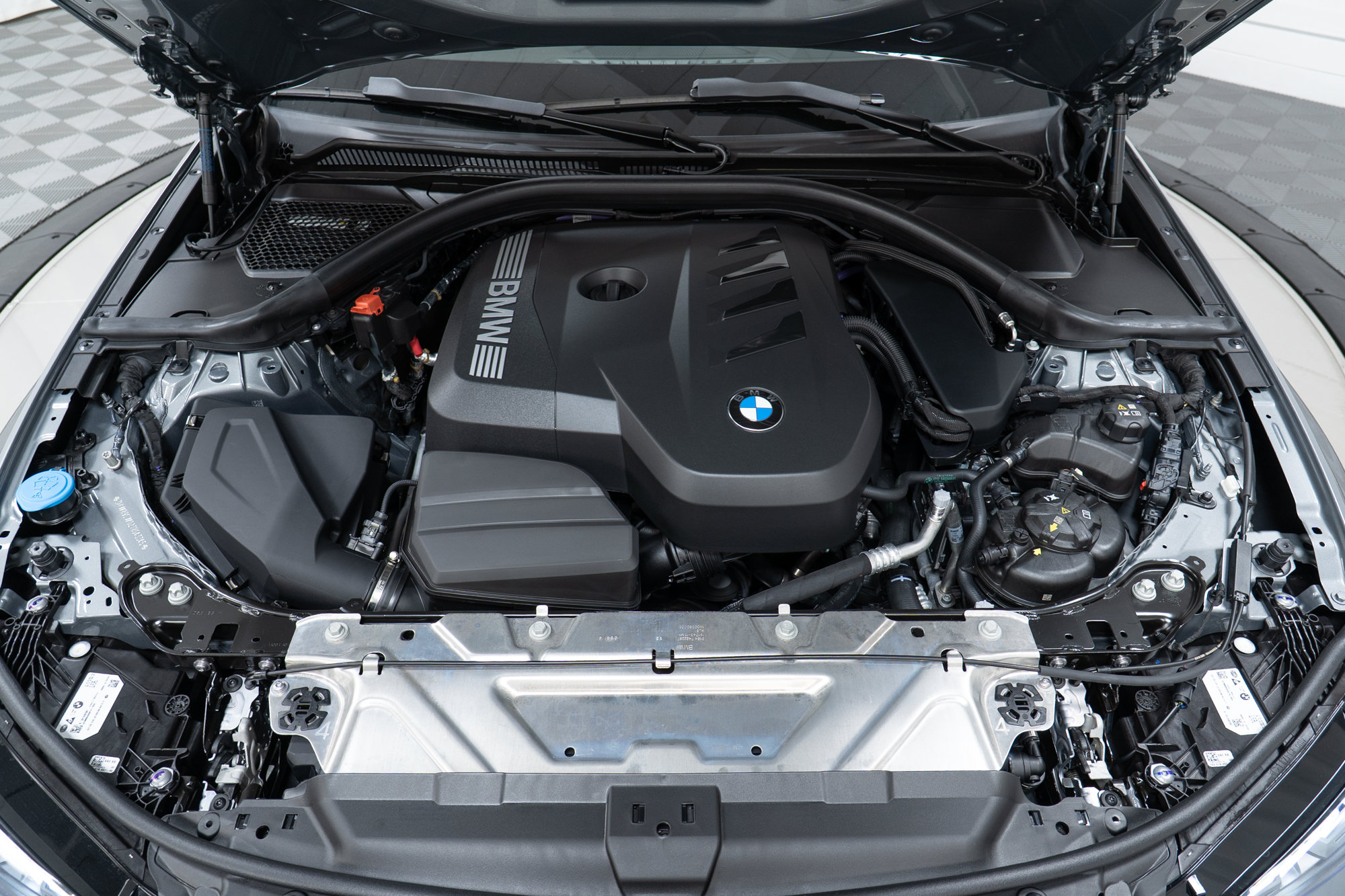 New 2026 BMW 330i xDrive Sedan w/ M Sport Package AWD/4WD image 9