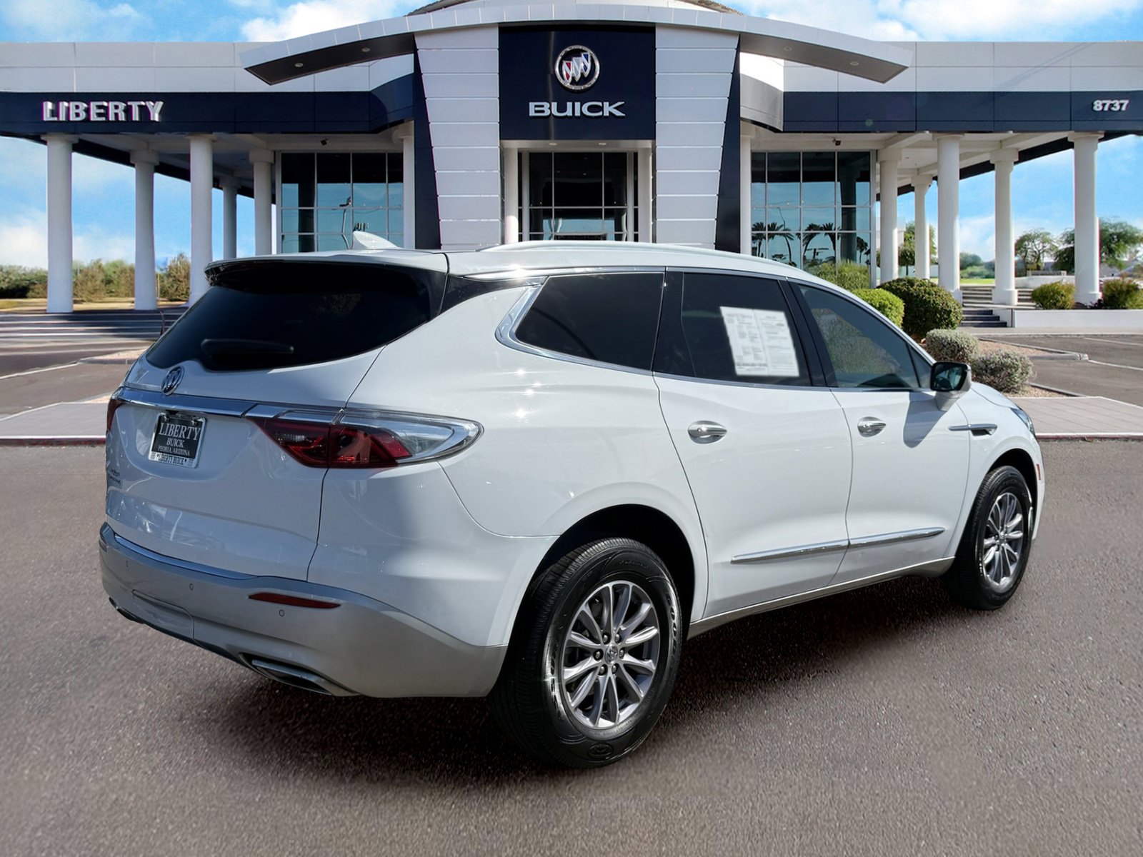 Used 2023 Buick Enclave Essence FWD image 3