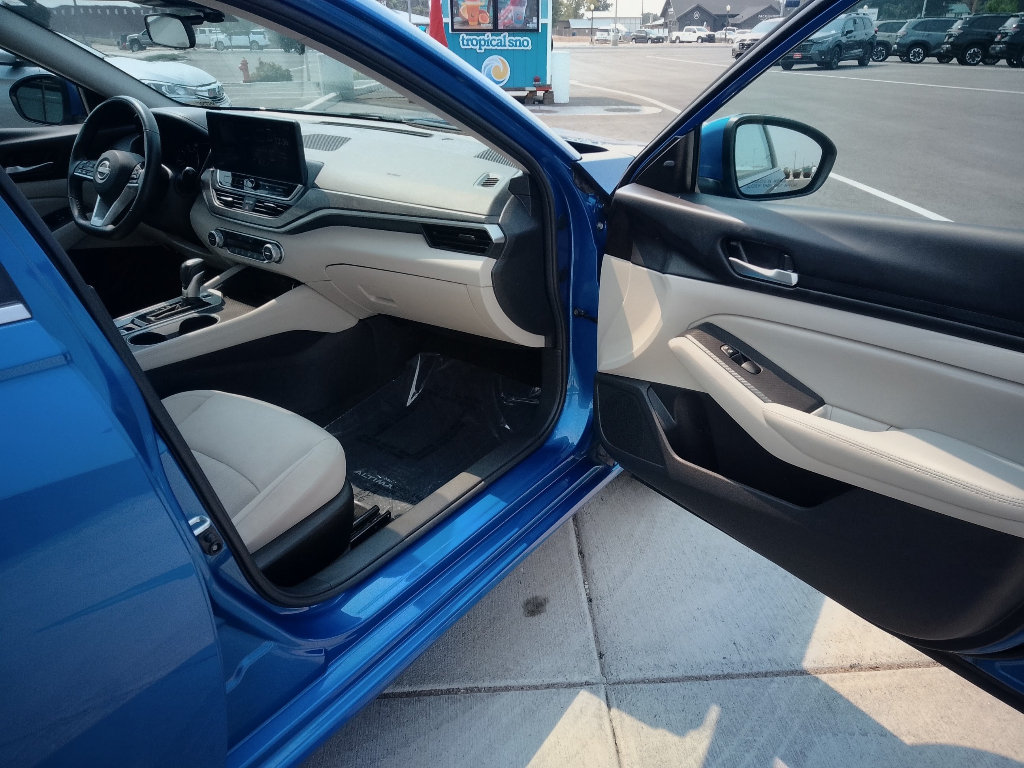 Used 2025 Nissan Altima 2.5 SV w/ SV Premium Package AWD/4WD image 15