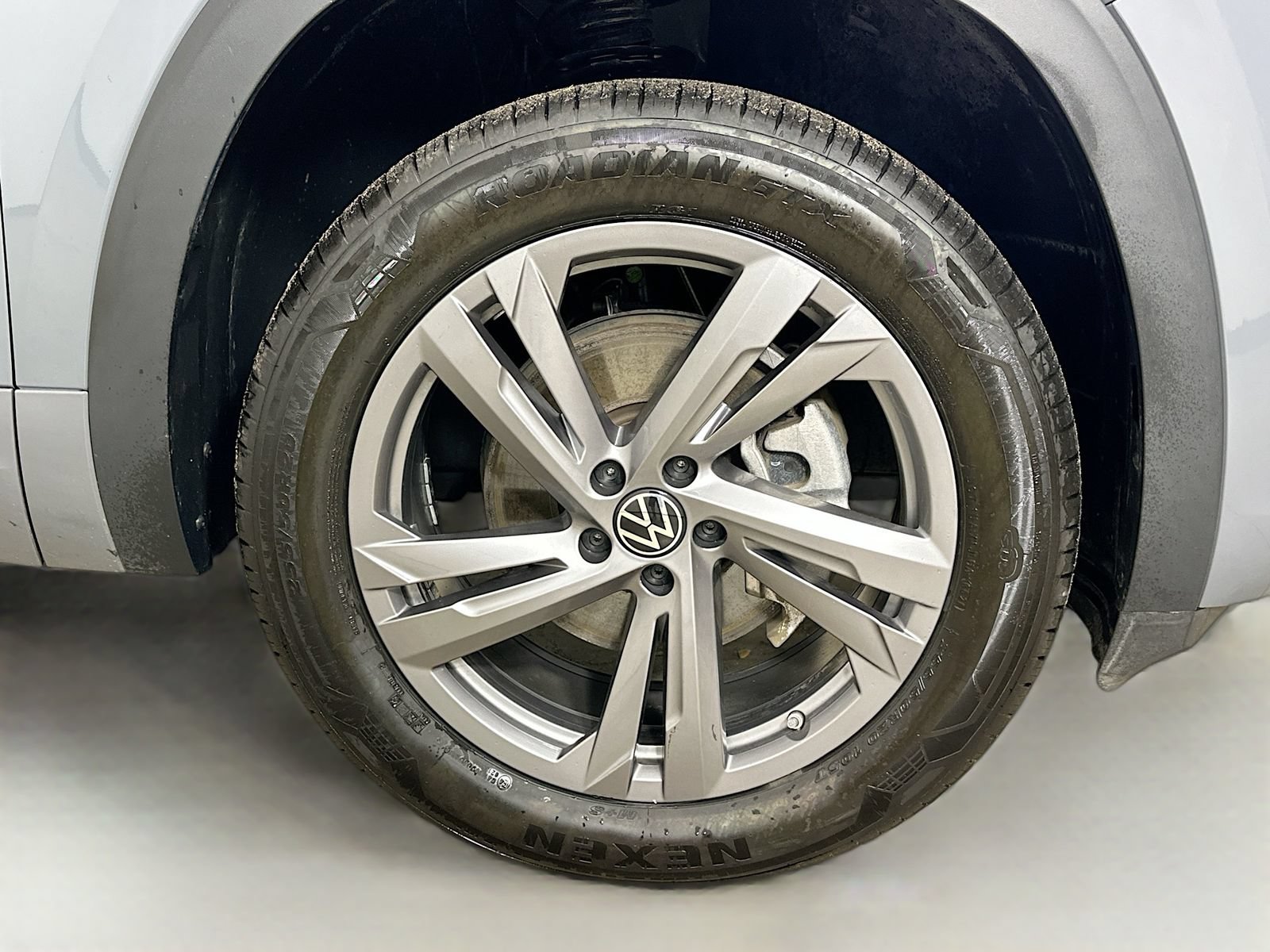 Used 2024 Volkswagen Atlas Cross Sport SEL R-Line AWD/4WD image 11
