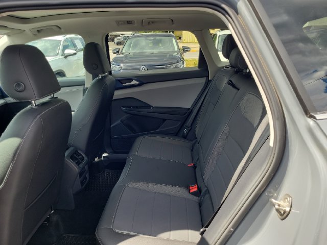 Certified 2024 Volkswagen Taos SE w/ Panoramic Sunroof Package FWD image 18
