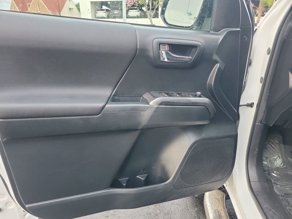 Used 2016 Toyota Tacoma TRD Sport w/ Towing Package image 16