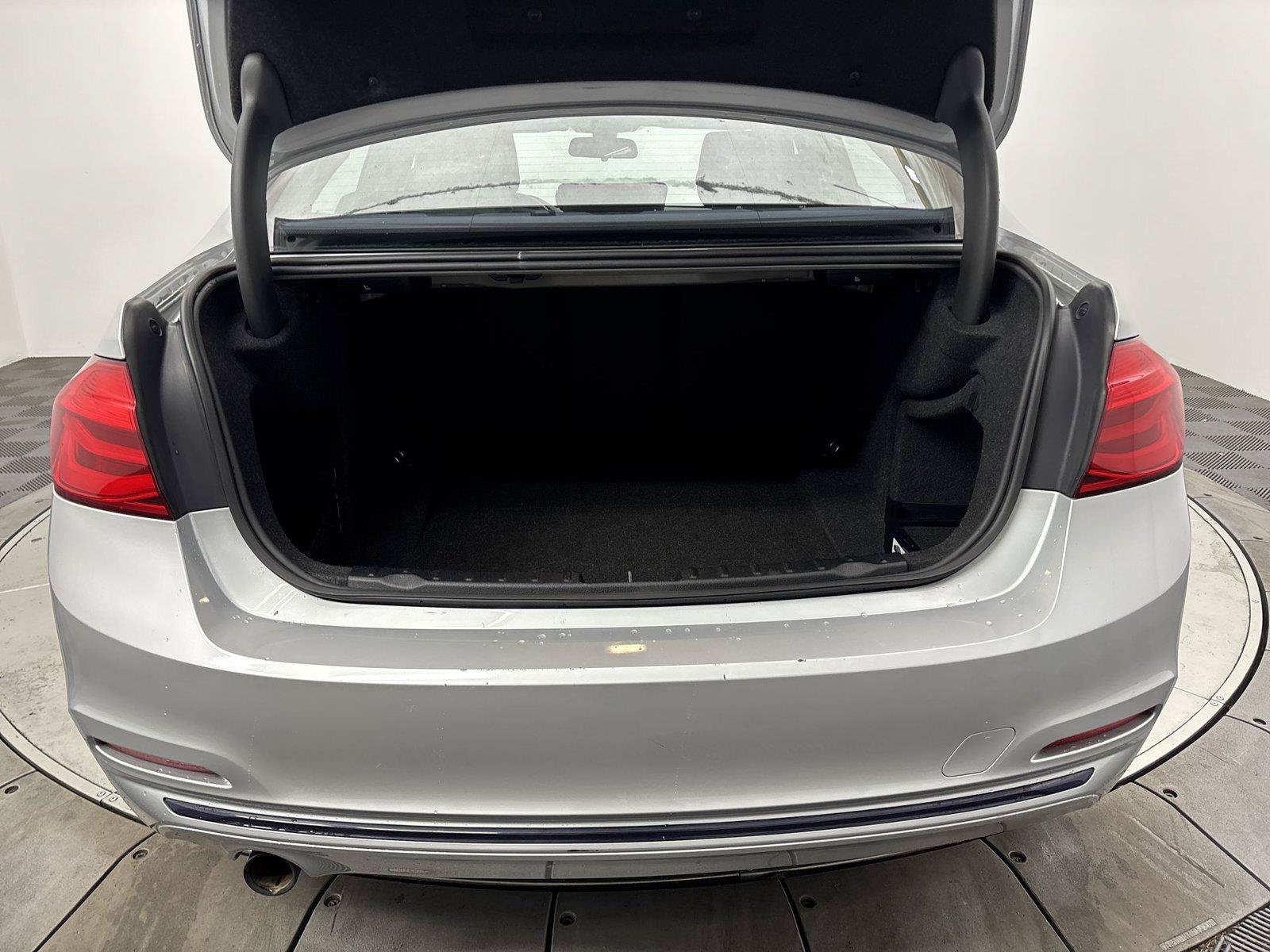 Used 2018 BMW 328d Sedan RWD image 21
