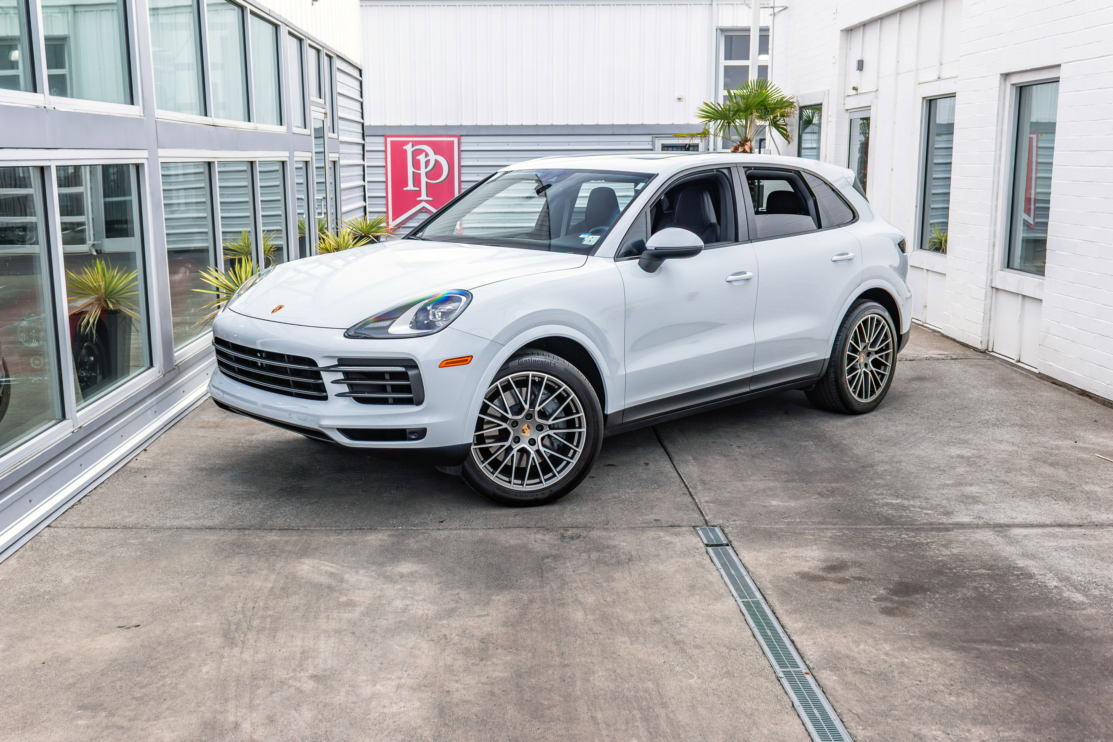 Used 2022 Porsche Cayenne S Platinum image 2