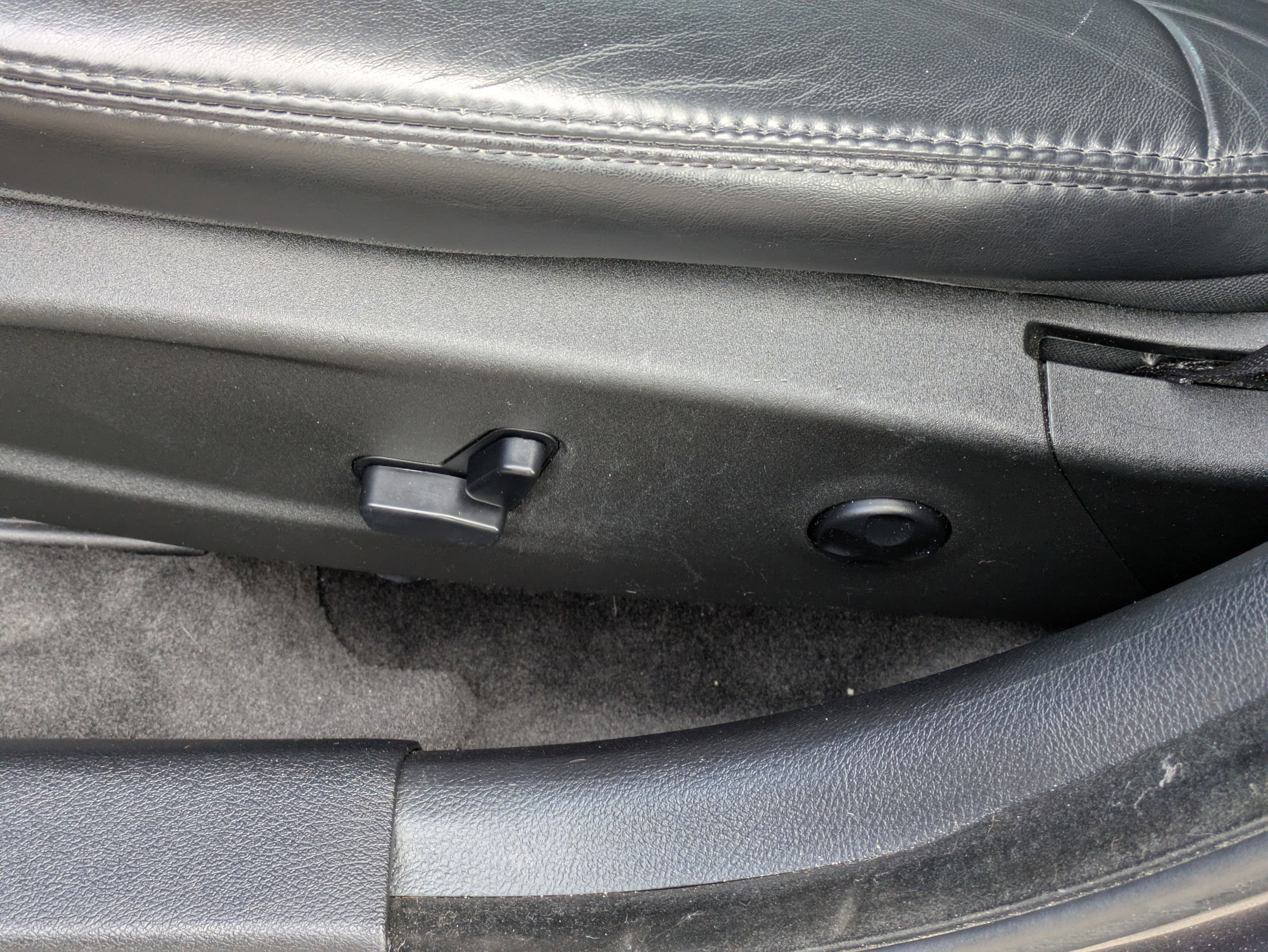 Used 2015 Chrysler 300 Limited image 20