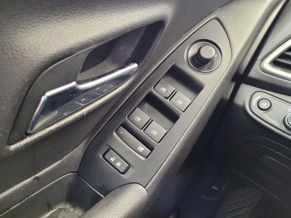 Used 2020 Chevrolet Trax LT w/ LT Convenience Package AWD/4WD image 27