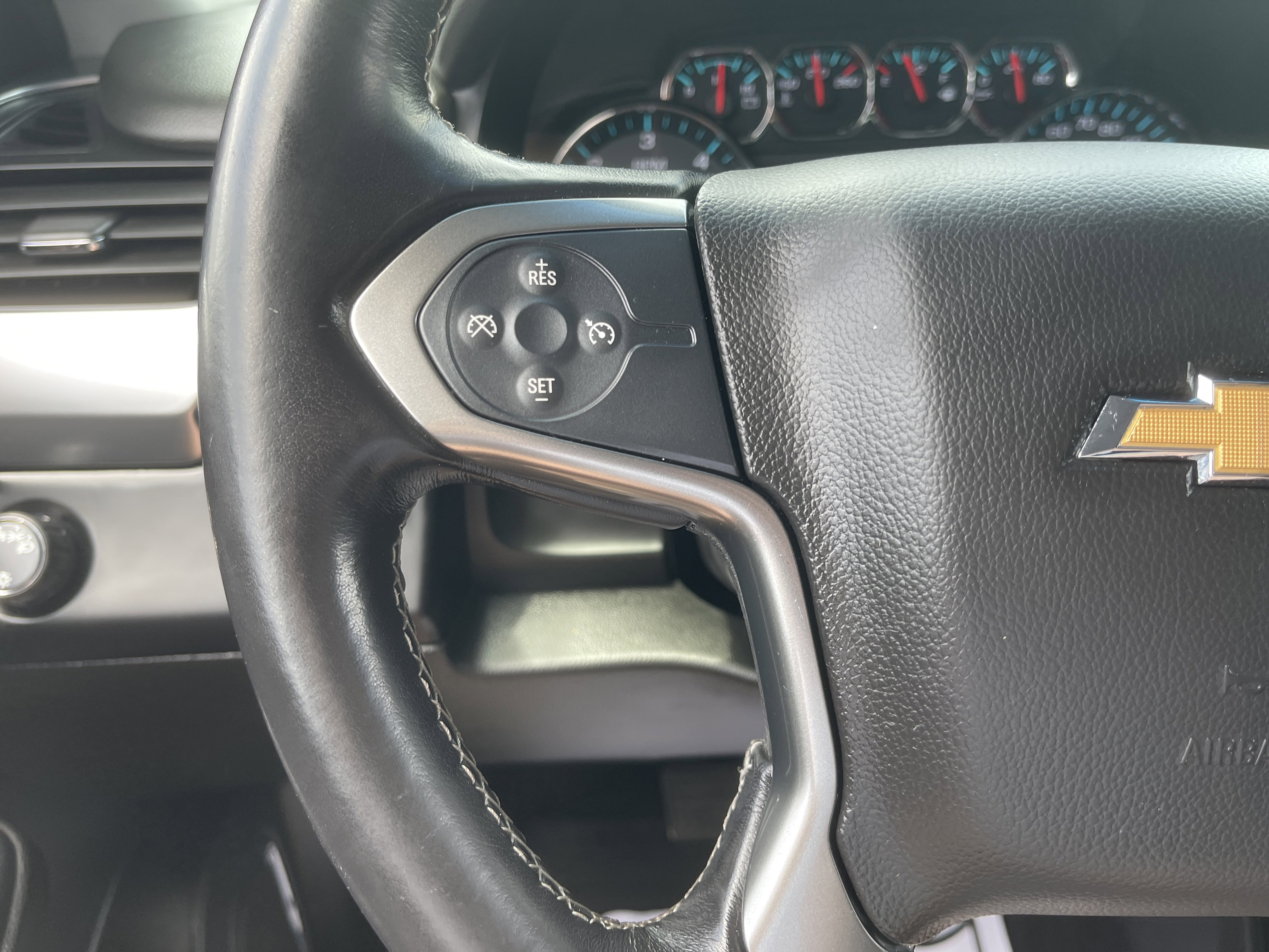 Used 2019 Chevrolet Suburban LS w/ All-Season Package RWD image 17