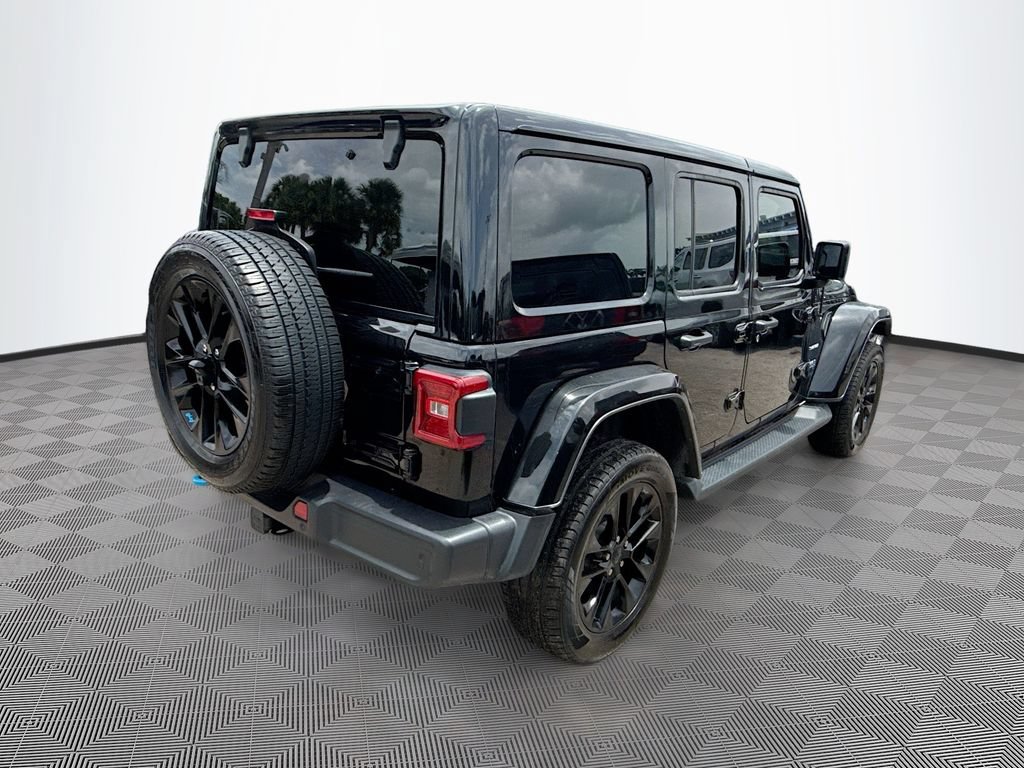 Used 2022 Jeep Wrangler Unlimited Sahara w/ Cold Weather Group AWD/4WD image 6