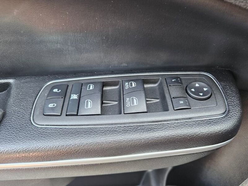 Used 2022 Chrysler 300 Touring L w/ Popular Equipment Group image 17