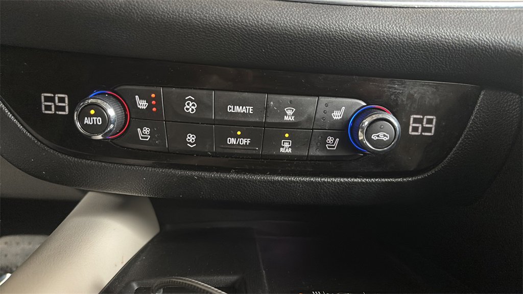 Used 2023 Buick Enclave Avenir image 24