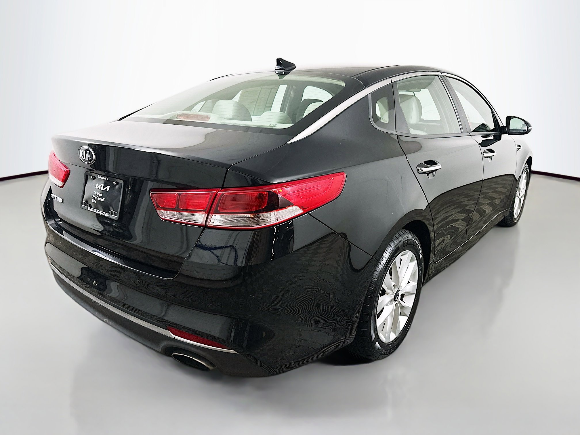 Used 2018 Kia Optima LX w/ 17" Alloy Wheels Package FWD image 7