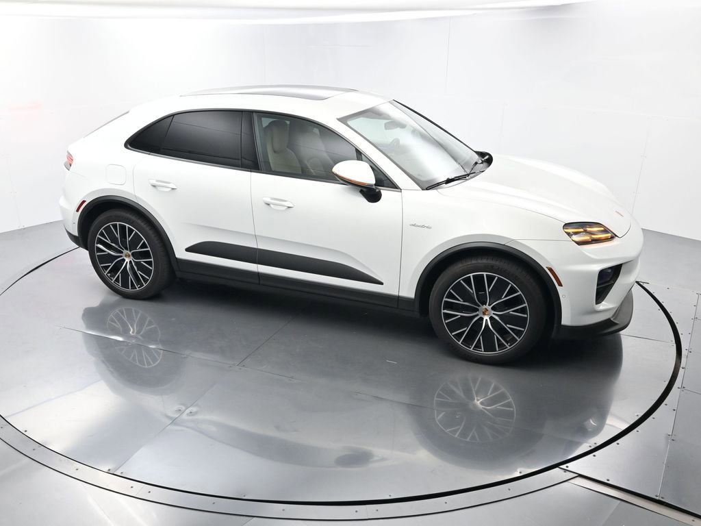 Certified 2025 Porsche Macan Electric image 41