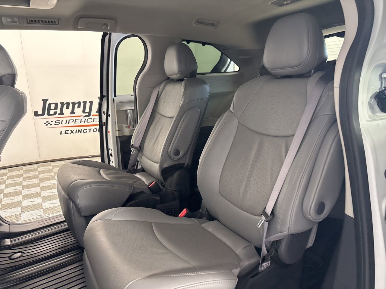 Used 2024 Toyota Sienna Limited AWD/4WD image 23