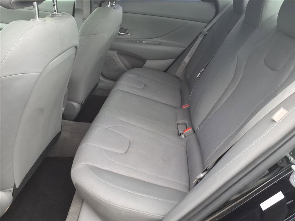 Used 2025 Hyundai Elantra SE FWD image 13