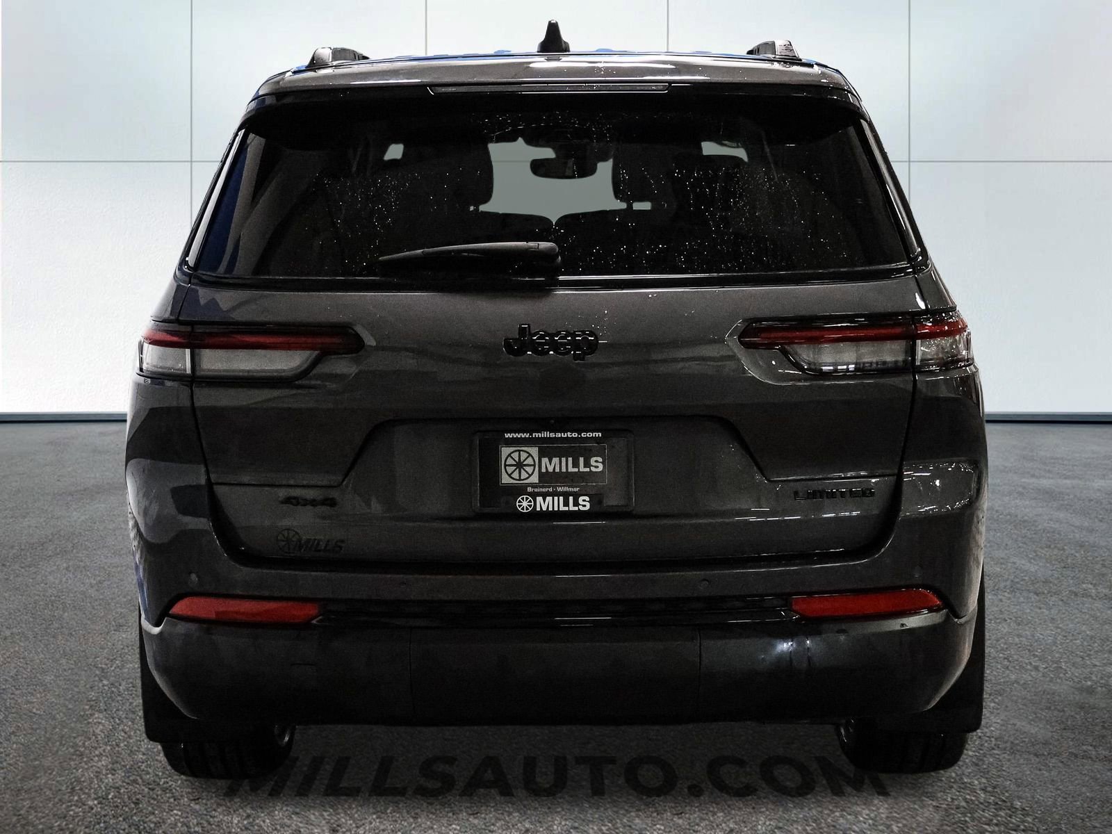 Used 2023 Jeep Grand Cherokee L Limited w/ Black Appearance Package image 6