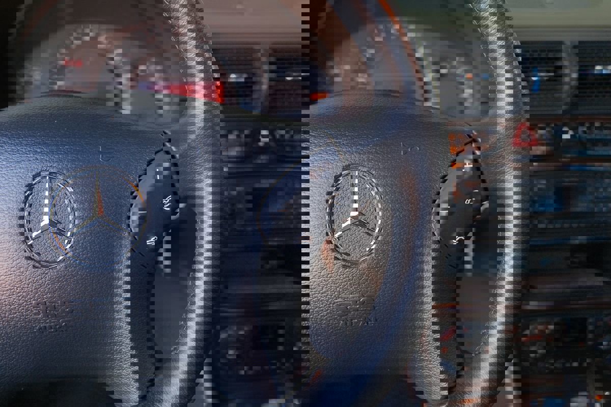 Used 2002 Mercedes-Benz C 320 Sedan image 17