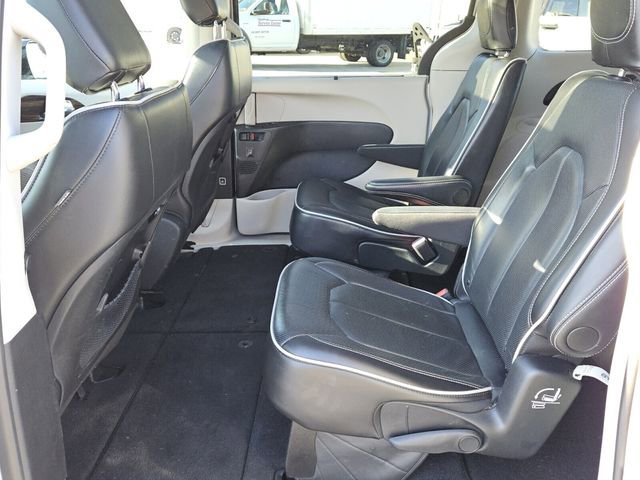 Used 2024 Chrysler Pacifica Limited image 11